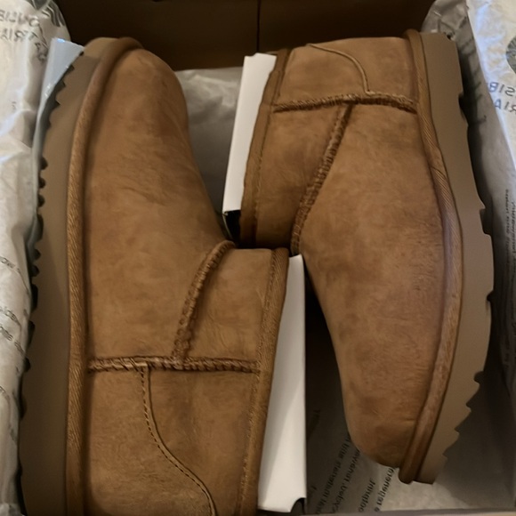UGG Classic Ultra Mini Kids - Picture 7 of 10